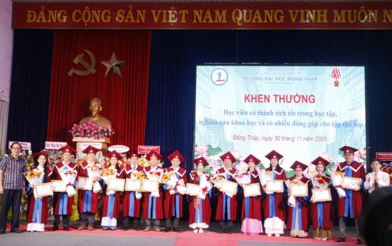 Ảnh của Trường Đại học Đồng Tháp trao bằng tốt nghiệp cho 84 tân thạc sĩ